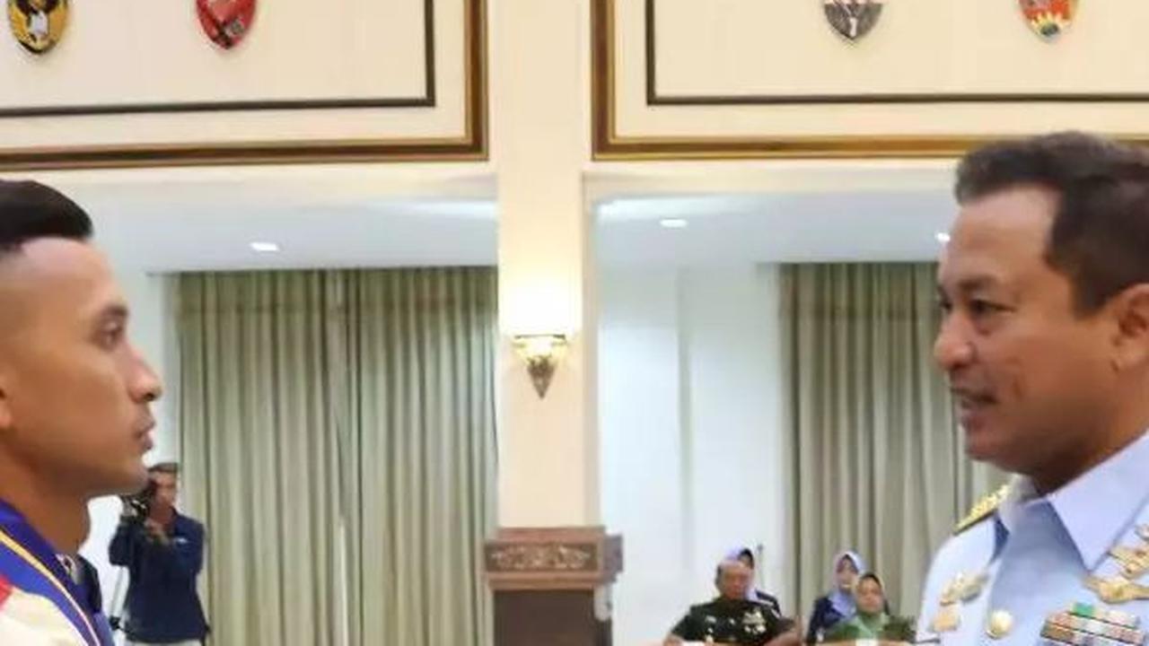 <b>Wisuda Taruna Akademi Angkatan Udara (AAU)</b>