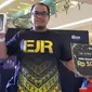 Fadly Permana, pembeli iPhone XR pertama di Indonesia. Liputan6.com/Agustin Setyo W