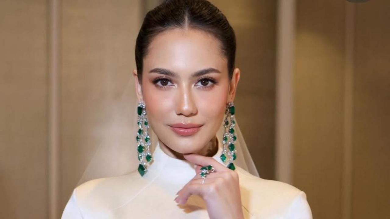Pevita Pearce Tampil Memesona di Resepsi Pernikahan Malaysia, Perhiasan Mewah dan Makeup Flawless Jadi Sorotan