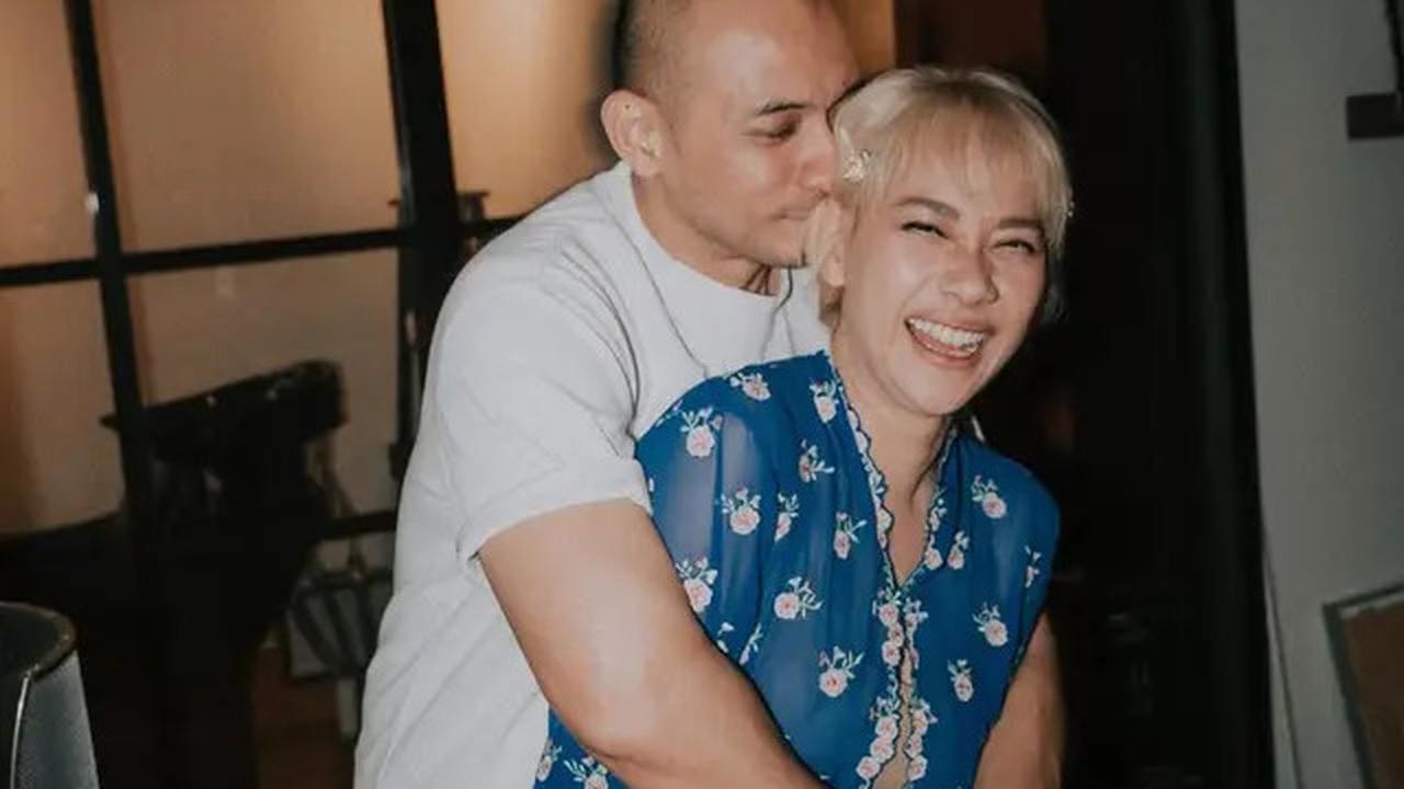 Gaya Bunga Citra Lestari Rayakan Akhir Tahun dengan Dinner Bertema Nusantara, Tampil Anggun dengan Kebaya