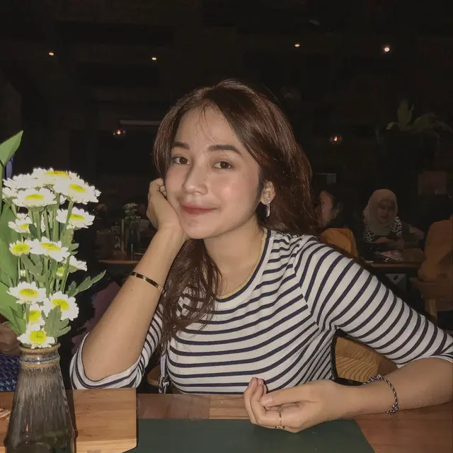 6 Pesona Putri Anjani, Anak Bungsu Komedian Jarwo Kuat