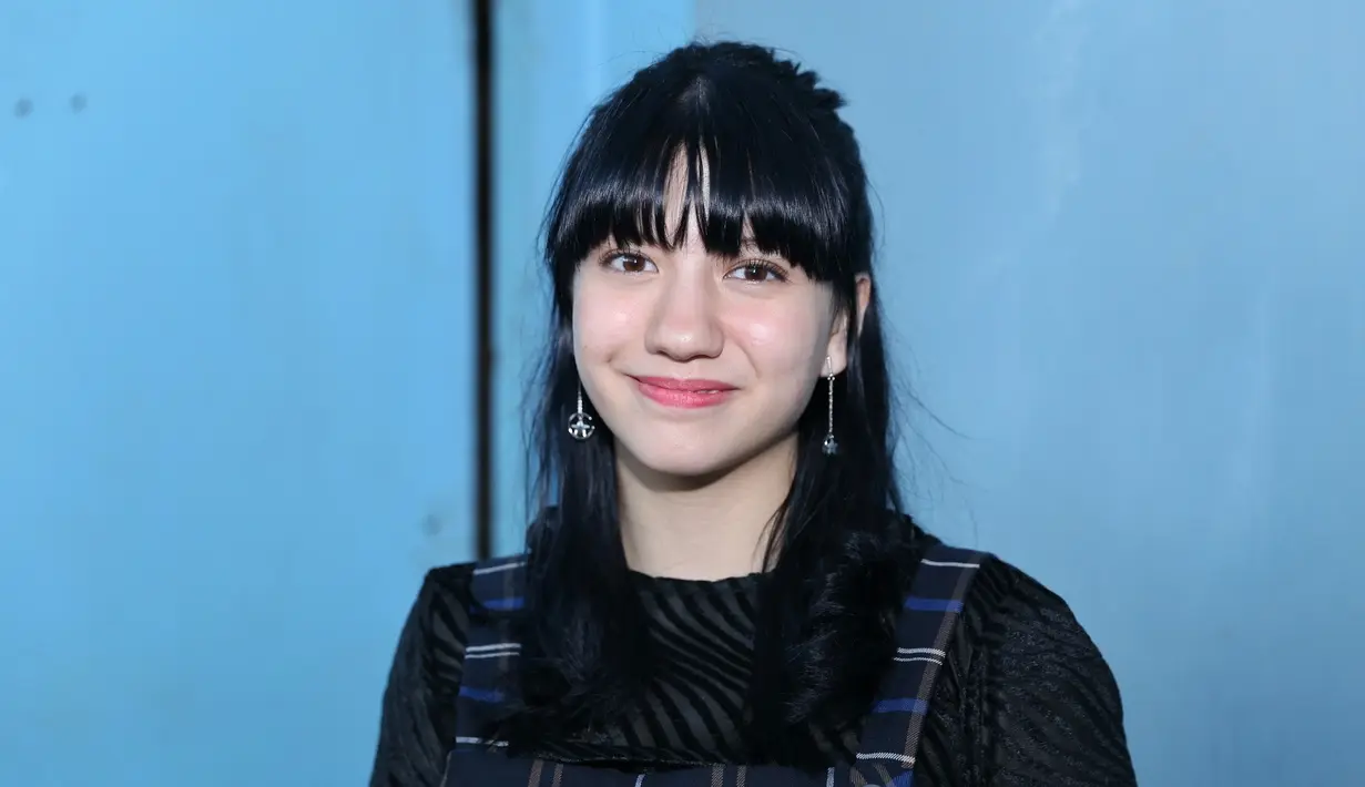 Terkait gaya pacaran Cassandra dan Randy, tidak sedikit yang menganggap gaya pacaran keduanya berlebihan. Ada juga yang melihat potret intim keduanya melebihi batas wajar usia remaja. (Nurwahyunan/Bintang.com)