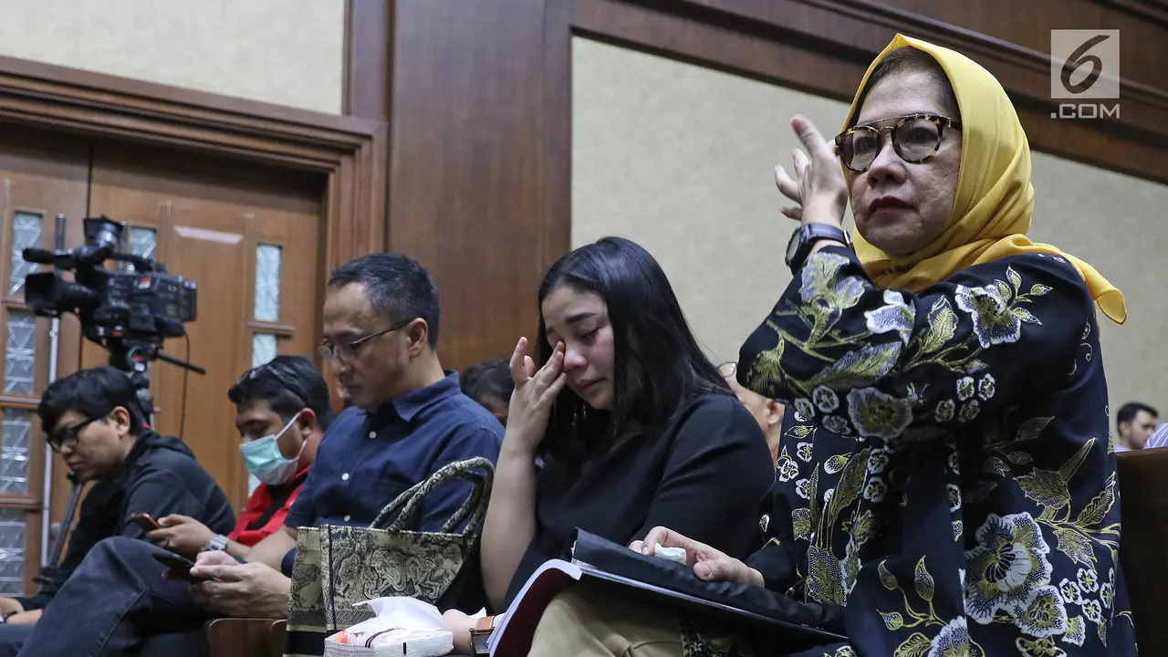 Jalani Sidang Putusan, Karen Agustiawan Dapat Dukungan Keluarga dan Rekan