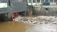 Sampah selalu menjadi masalah bagi ibukota, yang berujung pada terjadinya banjir.