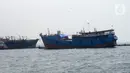 Kapal tangkap ikan GT 30 bersandar di Pelabuhan Muara Baru dan Pelabuhan Angke, Jakarta, Sabtu (9/10/2021). Ratusan nelayan memilih tidak melaut untuk memprotes terbitnya PP Nomor 85 Tahun 2021 KKP terkait tarif atas jenis Penerimaan Negara Bukan Pajak (PNBP). (merdeka.com/Imam Buhori)