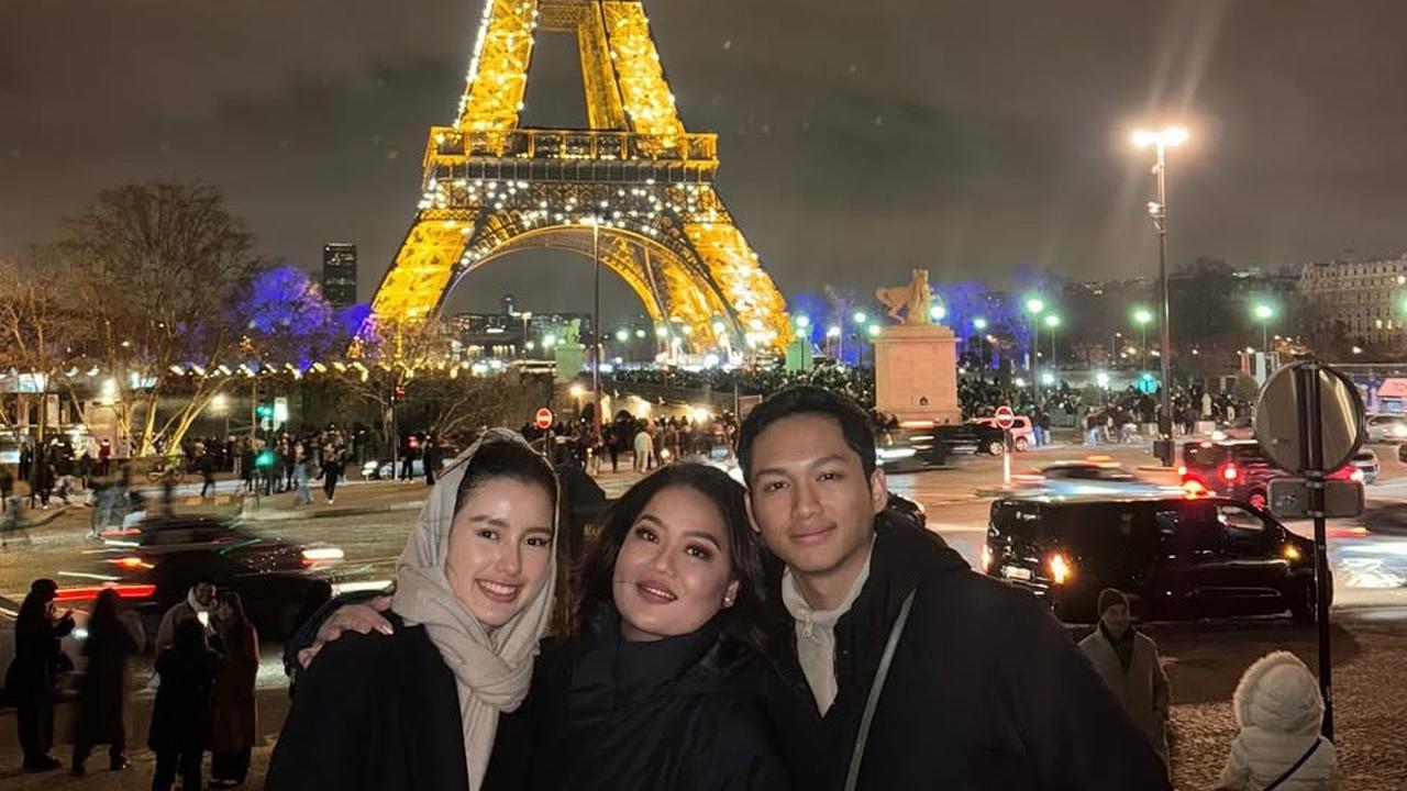 Pakai Kerudung Saat Liburan di Paris, Sarah Menzel Didoakan Agar Segera Mualaf