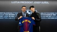 Barcelona menyambut kedatangan Ryu Jun Yeol di Stadion Camp Nou (Twitter).