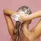 Penggunaan hair mask secara rutin dapat membantu meningkatkan kelembapan rambut (Sumber: Pexels.com)