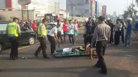 Seorang wanita pengendara motor tewas di Jalan Raya Serpong KM07, Tangerang Selatan.