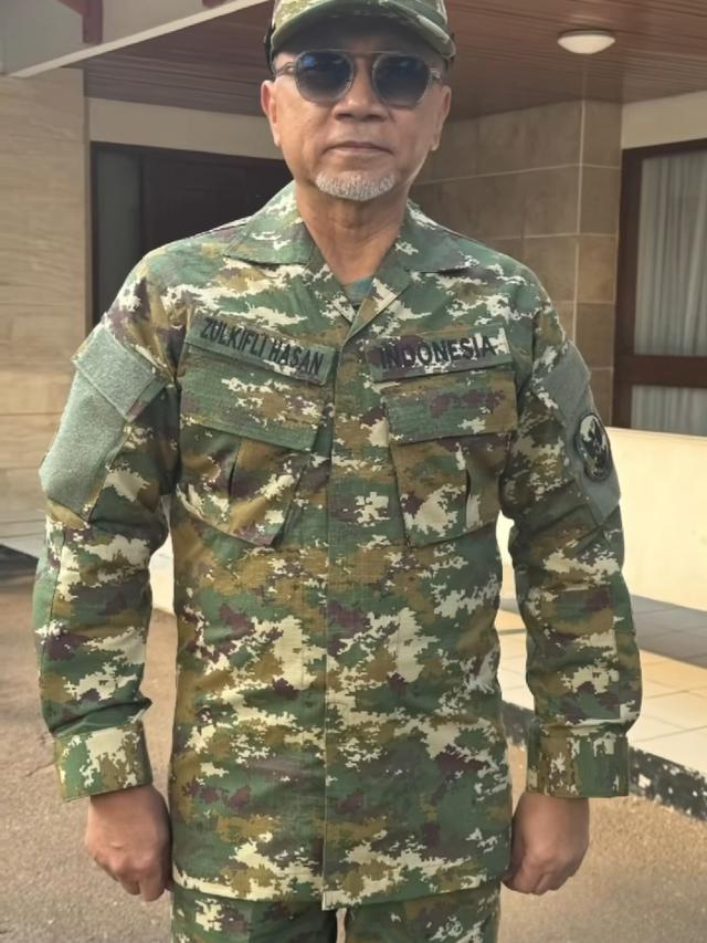 Menteri Pakai Baju Loreng