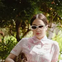 Gaya Mahal Nagita Slavina Serba Dior saat Liburan ke Bali. [@raffinagita1717]