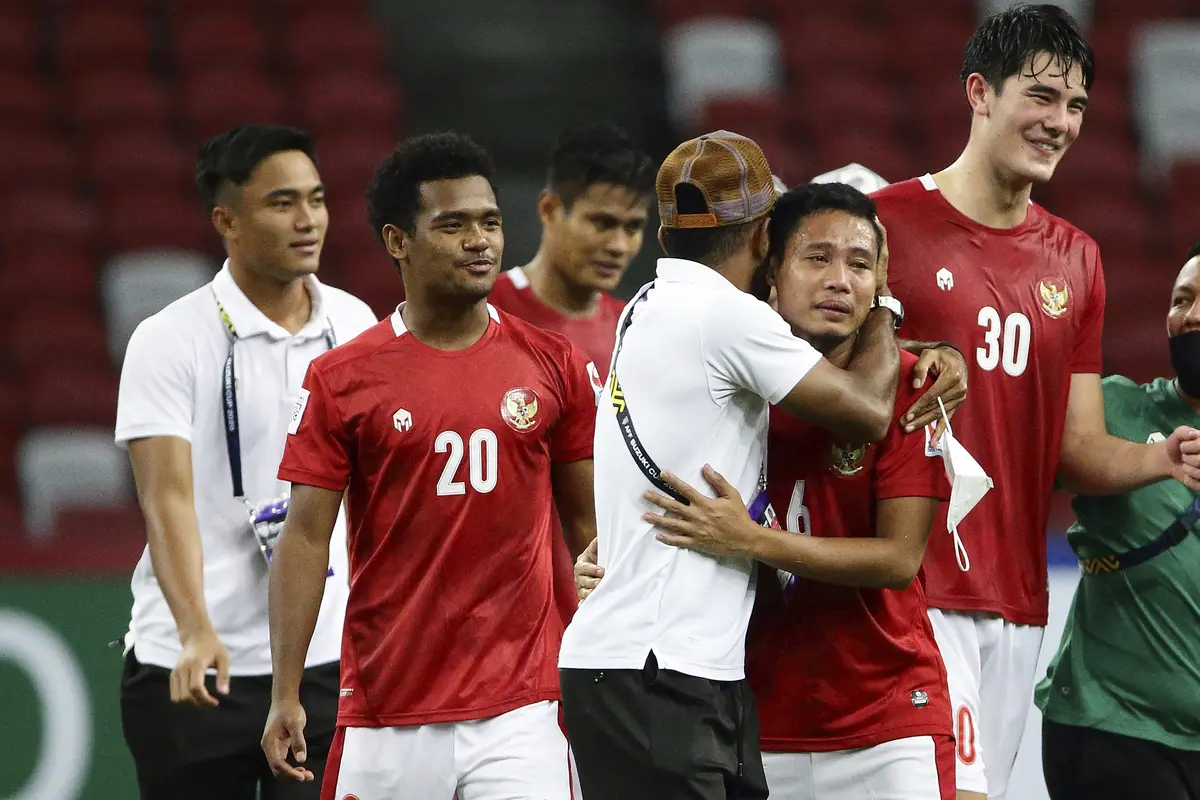 Foto: Suka dan Duka usai Timnas Indonesia Menghabisi Singapura di Leg Kedua Semifinal Piala AFF 2020, Faris Ramli Paling Terpukul