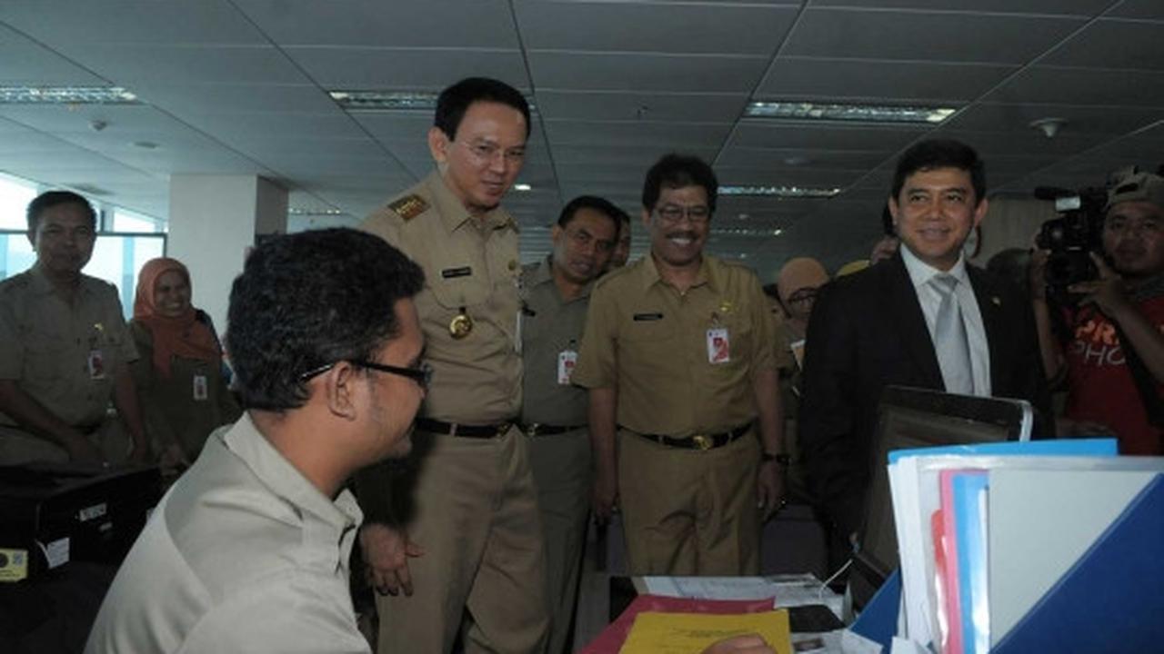 Usai cuti Lebaran, Menteri Yuddy sidak kantor Ahok