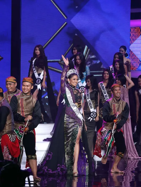 Gadis kelahiran Semarang 24 tahun silam ini digantikan oleh Kezia Roslin, wakil dari Sulawesi Utara. Kezia Roslin berhak melanjutkan ke ajang Miss Universe tahun 2016. (Nurwahyunan/Bintang.com)