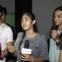 Cut Syifa curiga melihat tingkah laku sahabatnya menjelang hari ulang tahunnya.