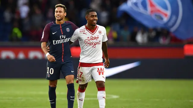 Usai Menang Telak, Neymar Terlihat Akrab dengan Pemain Bordeaux