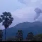 Telah terjadi erupsi G. Ili Lewotolok, Kabupaten Lembata, NTT pada tanggal 14 Desember 2020. (Liputan6.com/Dionisius Wilibardus)