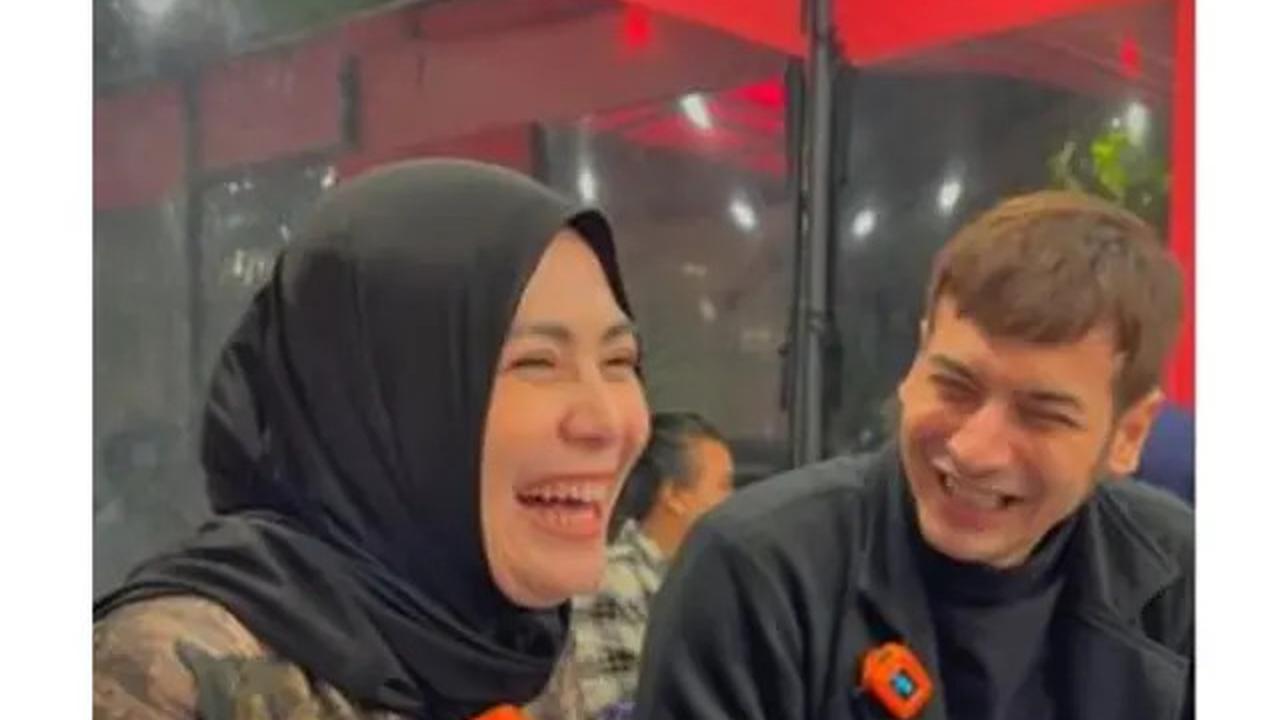 6 Potret Boy Hamzah dan Rina Amalia, Istri Ingin Lepas Hijab Usai Disebut Tua