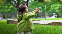 ilustrasi anak bermain/Photo by Leo Rivas on Unsplash