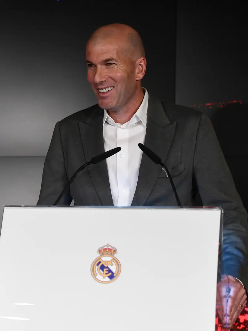 Senyum Zidane Saat Kembali Latih Skuat Real Madrid