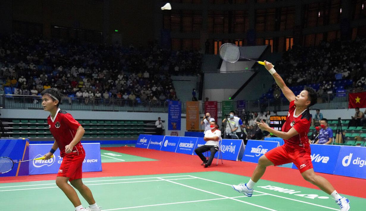 Pasangan Indonesia, Apriyani Rahayu / Siti Fadia Silva Ramadhanti kalah dari Jongkolphan Kititharakul / Rawinda Prajongjai. Mereka kalah straight game 16-21 dan 12-21 dari pasangan nomor delapan dunia tersebut. (AP/Achmad Ibrahim)