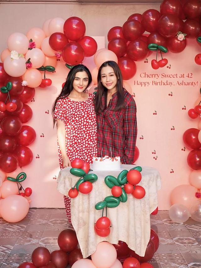 Potret Ashanty Pakai Daster saat Dapat Kejutan Ulang Tahun ke-42 (Instagram/@ashanty_ash)