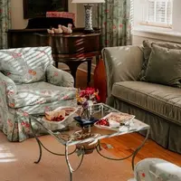 Tokopedia bersama Dekoruma pun membagikan inspirasi dan tips dekorasi rumah untuk menyambut silaturahmi virtual selama Ramadan./ Unsplash.com/ Hoa Heftiba