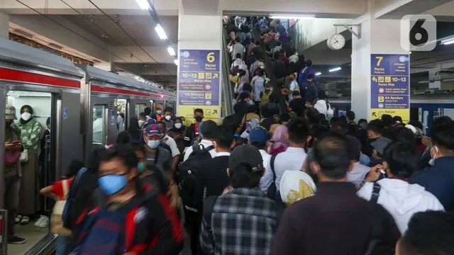 Hari Ketiga Pelaksanaan Perubahan Rute KRL Commuter Line