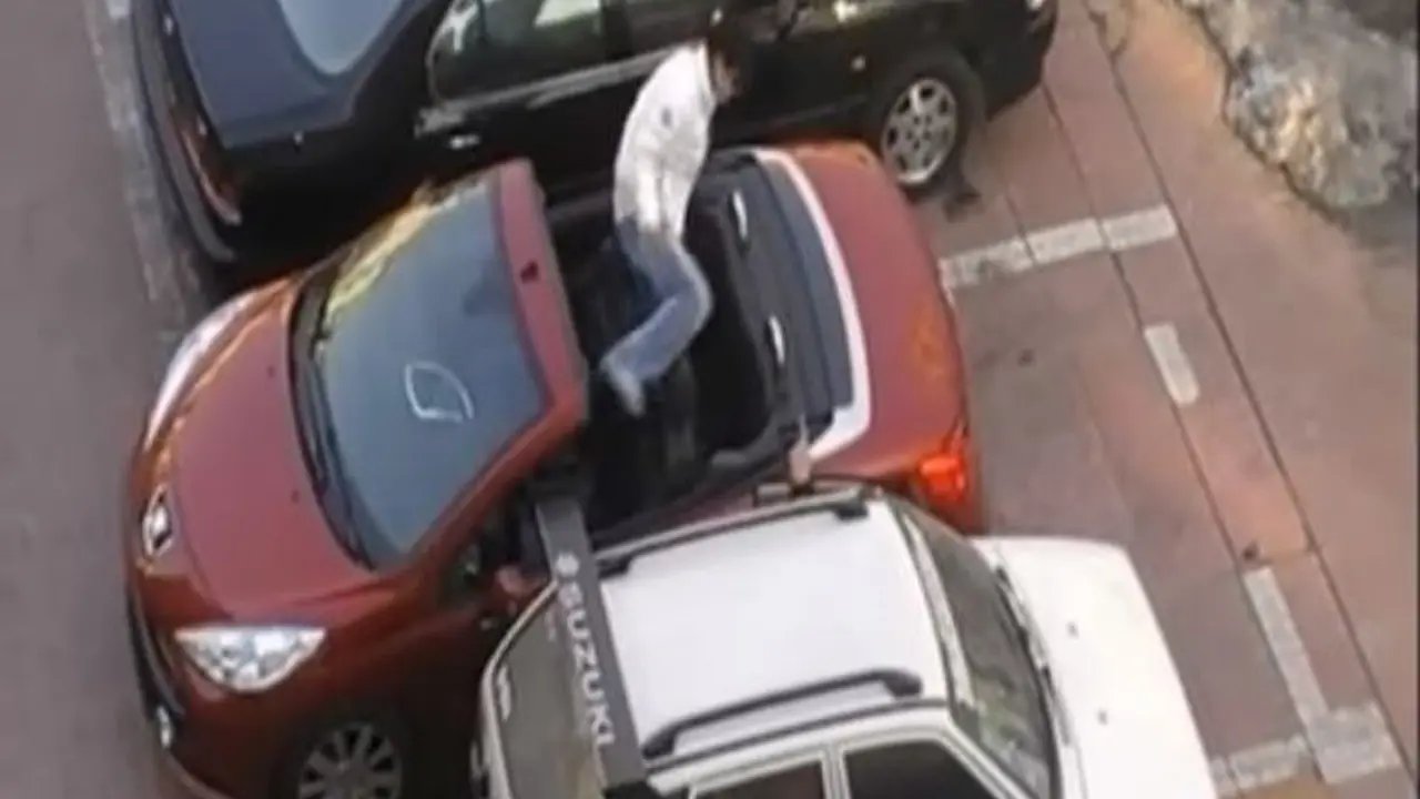 Jangan Sepelekan Cewek untuk Parkir Mobil, Ini Buktinya!