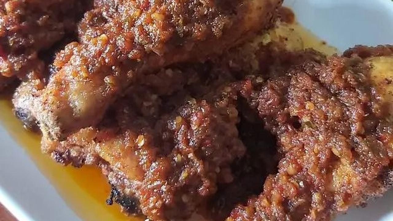 <b>9. Ayam Chilli Padi</b>