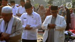 Rendahnya curah hujan dalam beberapa bulan terakhir membuat sumur warga di beberapa kecamatan di Kota Depok mengering. (merdeka.com/ Arie Basuki)