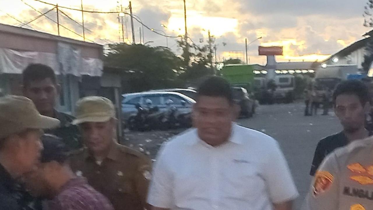 KPU Makassar Bakar 207.372 Lembar Surat Suara Tak Layak