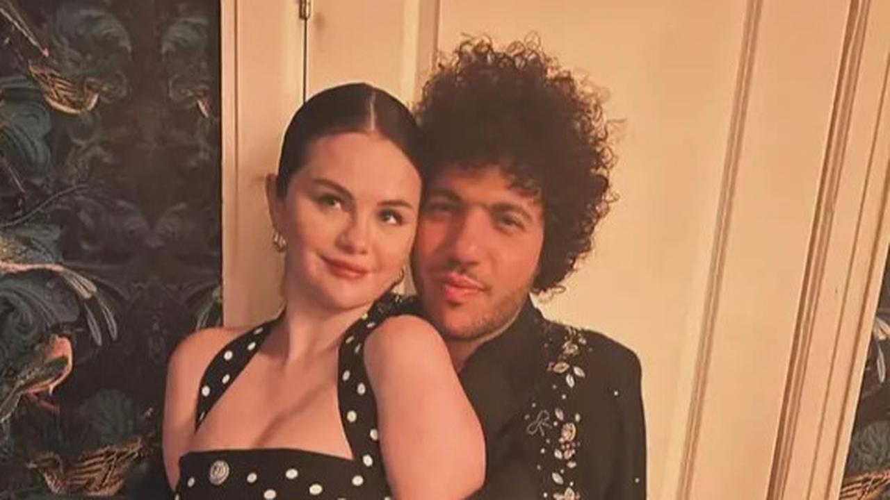 Selena Gomez dan Benny Blanco Bertunangan di Tanggal Cantik, Cincin Berlian Curi Perhatian
