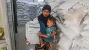 Warga Penerima Bantuan Pangan (PBP) saat  mengambil  beras yang didistribusikan di Kelurahan Kebon Baru, Jakarta Selatan, Selasa, 1 September 2026. (KLY/Arie Basuki).