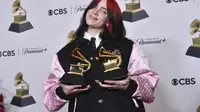 Billie Eilish dalam Grammy Awards 2024. (Richard Shotwell/Invision/AP)