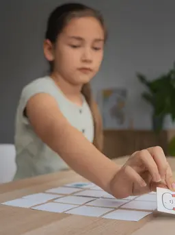 Mengetahui minat dan bakat anak sejak dini membawa banyak manfaat, tidak hanya untuk prestasi akademik tetapi juga bagi kesejahteraan emosional dan sosialnya. (foto/dok: freepik)