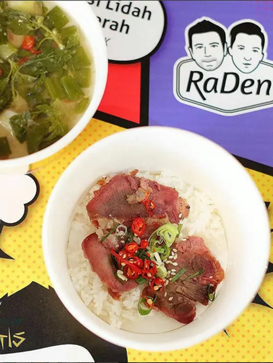 Salah satu bisnis Raffi Ahmad yaitu di bidang kuliner yang ia jalankan bersama temannya, Denny.  Brand  ‘Raden  Food’ menawarkan menu makanan yang berbahan olahan irisan lidah sapi yang disajikan lengkap bersama nasi. (via instagram/@radenfood)