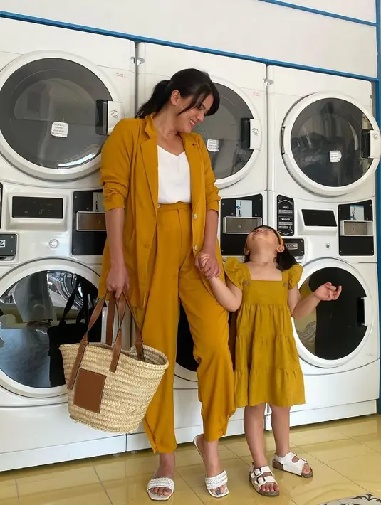 " Doain aku semoga bisa lewatin semua dan cepet pulih kaya semula yaa temen-temen. Stay safe and healthy everyone," kata Alice Norin. (Instagram/alicenorin)