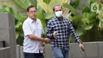 Mantan Ketua DPRD Kabupaten Bengkalis Abdul Kadir (kiri) tiba di Gedung KPK, Jakarta, Rabu (18/3/2020). Abdul Kadir diperiksa sebagai saksi untuk tersangka Bupati nonaktif Bengkalis Amril Mukminin terkait dugaan menerima suap proyek pembangunan Jalan Duri-Sei Pakning. (merdeka.com/Dwi Narwoko)