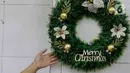 Di Jakarta, Pasar Asemka merupakan salah satu lokasi berburu pernak-pernik untuk perayaan Natal. (Liputan6.com/Herman Zakharia)