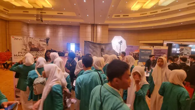 Booth IMDE Jadi Primadona di Edufair Jakarta Barat 2024, Suguhkan Pengalaman Langsung di Dunia Media
