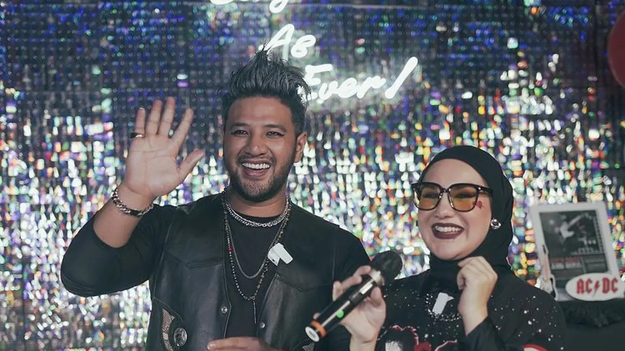 8 Potret Kompak Ammar Zoni dan Irish Bella Bergaya Rocker di Pesta Ulang Tahun
