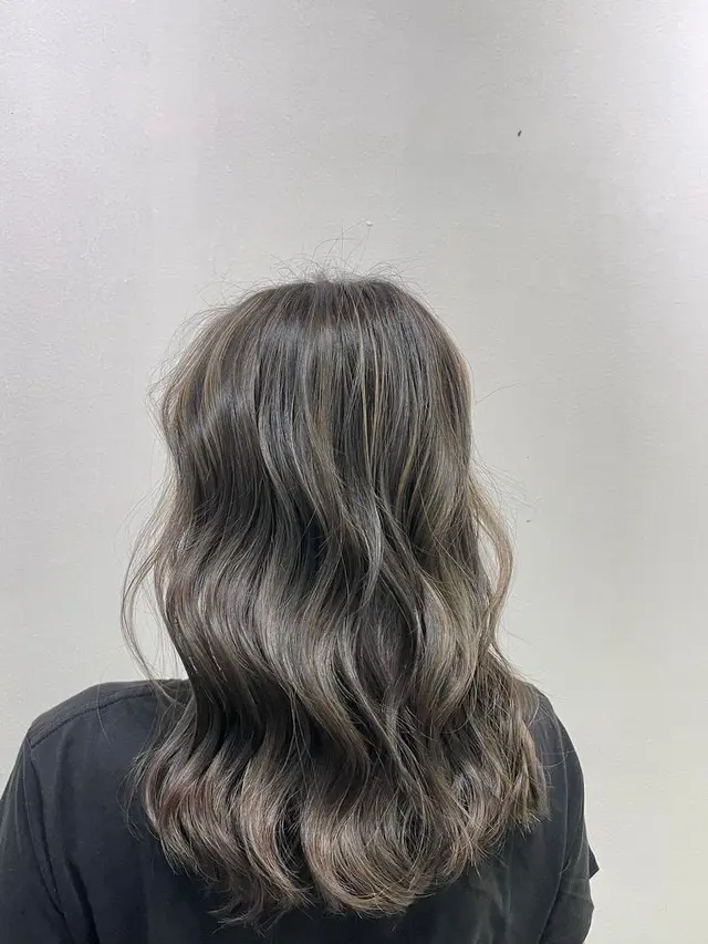 Tren Warna Rambut yang Bakal Hits di 2023, Warna Lebih Toned Down