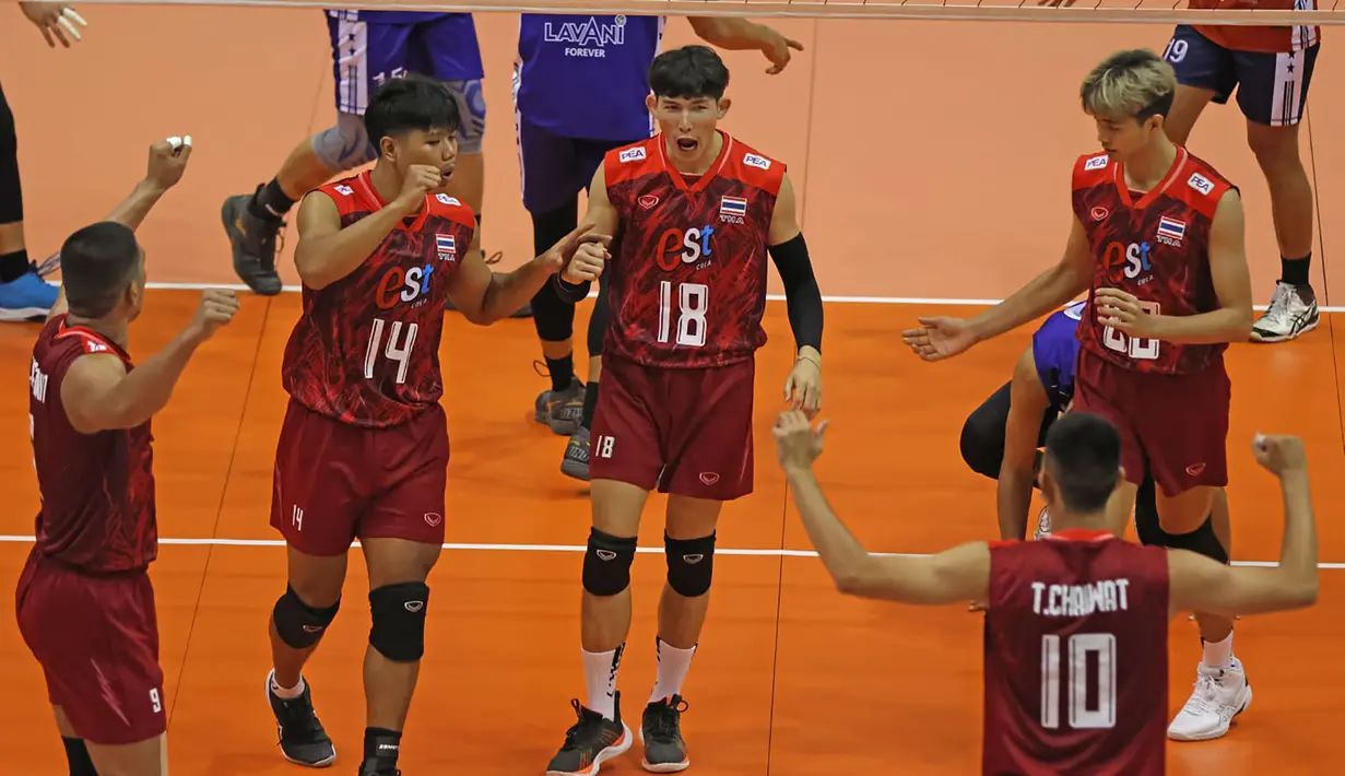 Selebrasi para pemain Timnas Bola Voli Putra Thailand setelah meraih poin menghadapi Indonesia pada laga terakhir putaran kedua SEA V League 2023 di di Santa Rosa Sports Complex, Laguna, Filipina, Minggu (30/7/2023). Indonesia menang 3-2 (25-27, 20-25, 25-21, 25-21 dan 15-9) dan menjadi juara. (Phillippines National Volleyball Federation)