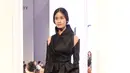 Model memperagakan busana karya perancang Eri bertajuk Runway Hits dalam Fashion Nation 2018 di Senayan City, Jakarta, Sabtu (21/4/). Puncak acara Fashion Nation 2018 menghadirkan mengangkat tema I.AM.NOW. (Liputan6.com/Herman Zakharia)