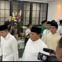 Presiden dan wapres terpilih, Prabowo Subianto-Gibran Rakabuming Raka di Kantor PBNU di Jakarta, Minggu (28/4/2024). (Liputan6.com/ Muhammad Radityo Priyasmoro)