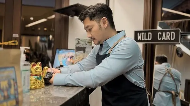 Angga Wijaya sibuk bekerja. (Instagram/anggawijaya88)