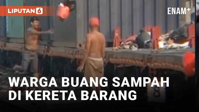 Viral! Warga Buang Sampah di Atas Kereta Barang di Kemayoran