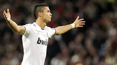 Selebrasi Cristiano Ronaldo yang membukukan hat-trick ke gawang Athletic Bilbao pada laga La Liga di Santiago Bernabeu, Madrid, 20 November 2010. AFP PHOTO/JAVIER SORIANO