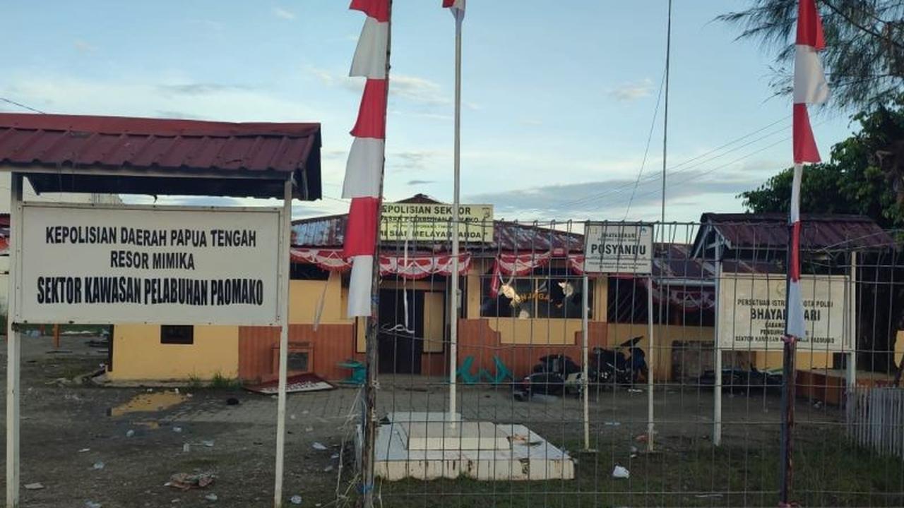 Misteri di Balik Kaca Pecah: Polres Mimika Olah TKP Penyerangan Mapolsek Pomako yang Porak Poranda
